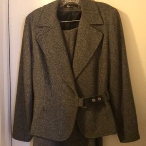 Tweed skirt suit Larry Levine size 8